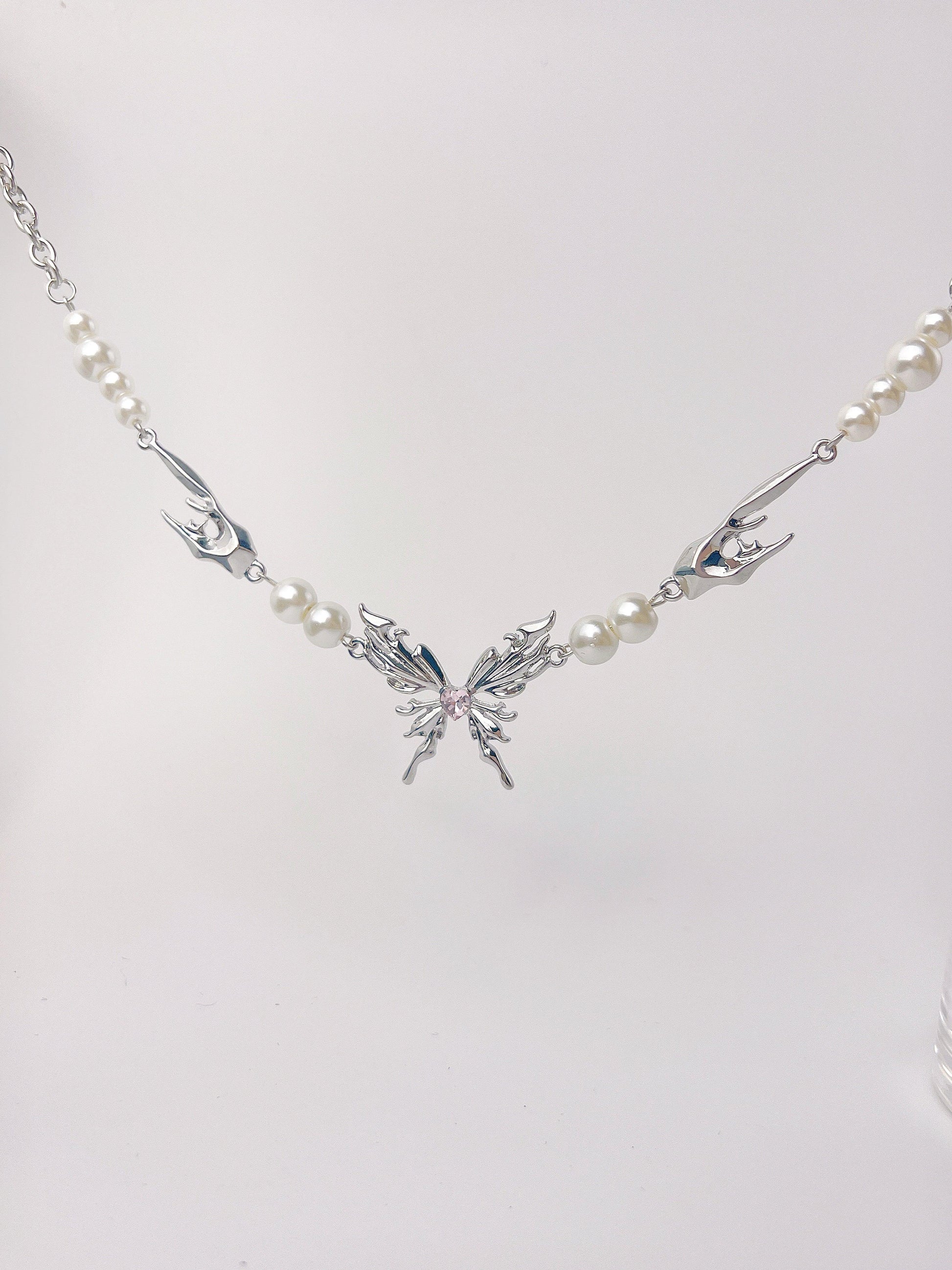 Metal Butterfly White Pearl Necklace - KooGarden