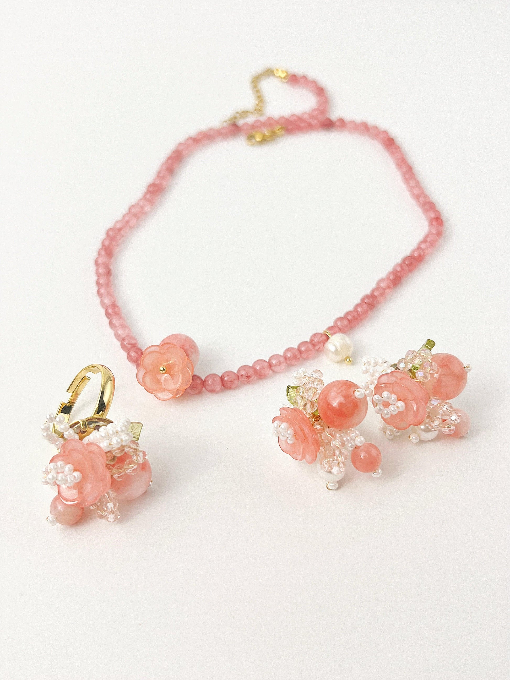 Peach Flower Beaded Necklace - KooGarden