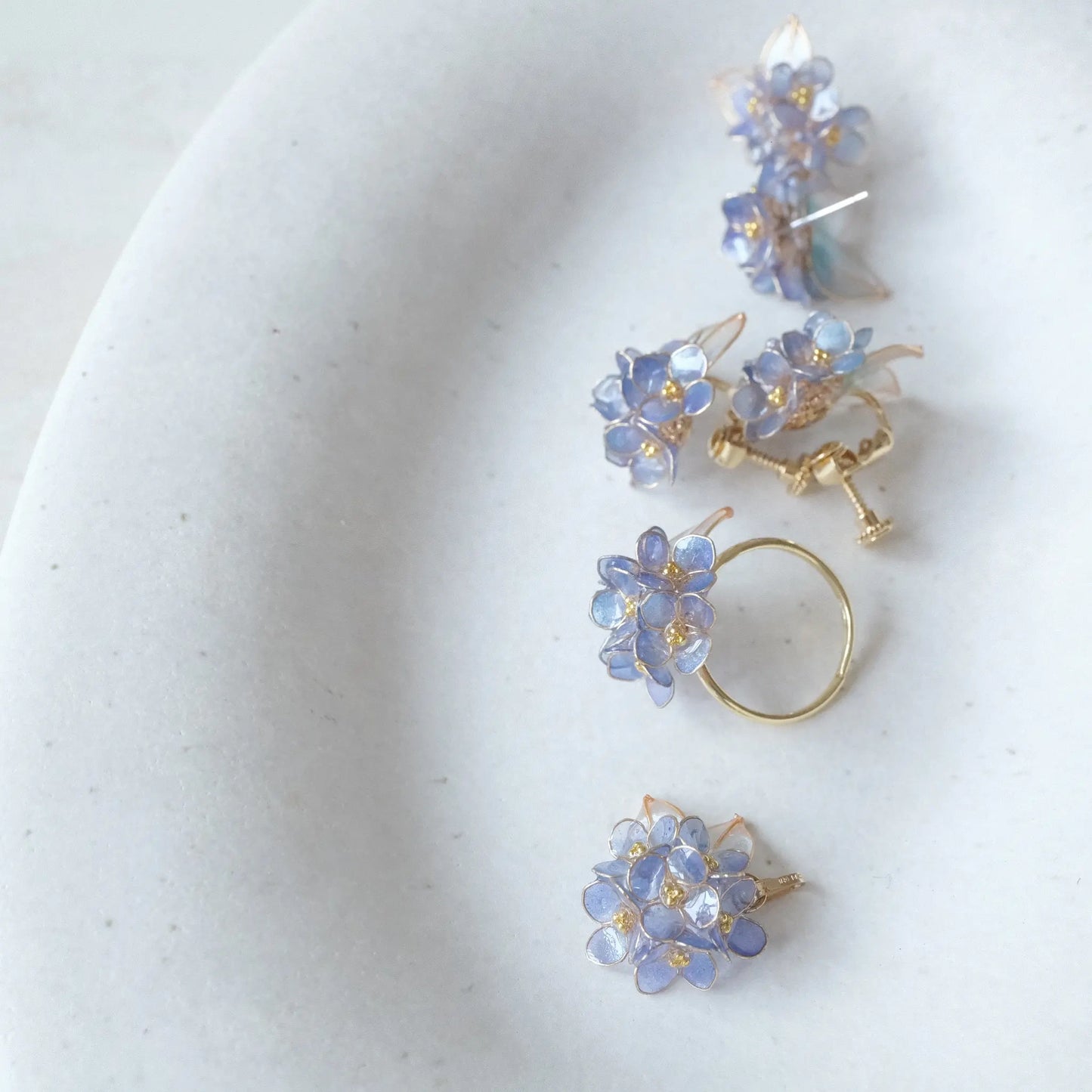 Hydrangea Twilight Cluster Ring